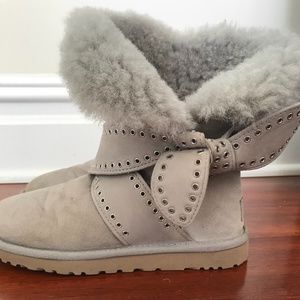 Ugg Boot! Size 3 kids or 5 Women’s  Light Grey Suede. Grommet Bailey Bow.